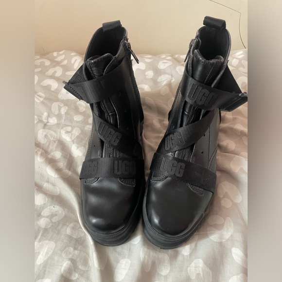 UGG Shoes - UGG Sheena Black Boot